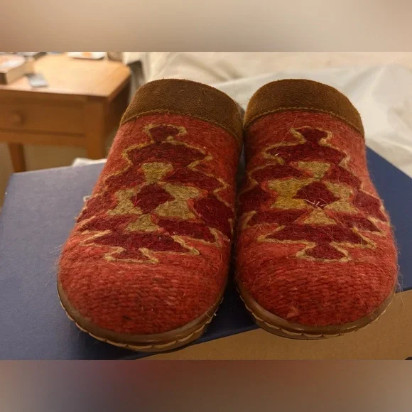 Born Bandy Blankets Clog - Rust Blanket Combo - Picture 10 of 12